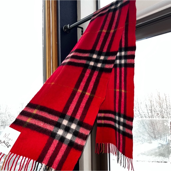 Burberry: Cashmere Giant Check Fringe Lambswool Scarf (Red) - Picture 6 of 14